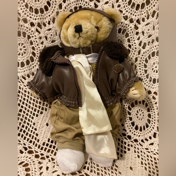1992 Tender Heart Treasures Aviator Teddy Bear - Jointed with Working Clothing - Picture 1 of 17